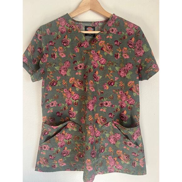 Woman's Dickies Scrub Top Size Medium Army Green W/ Pink Floral Pattern - Picture 6 of 9